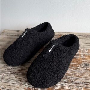 Bombas Black slippers size 7 NWOT